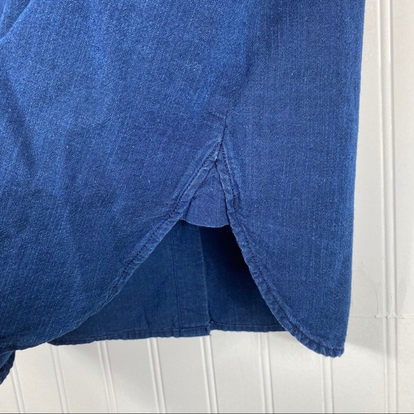 Old navy Blue chambray sleeveless button down tank - Picture 5 of 8